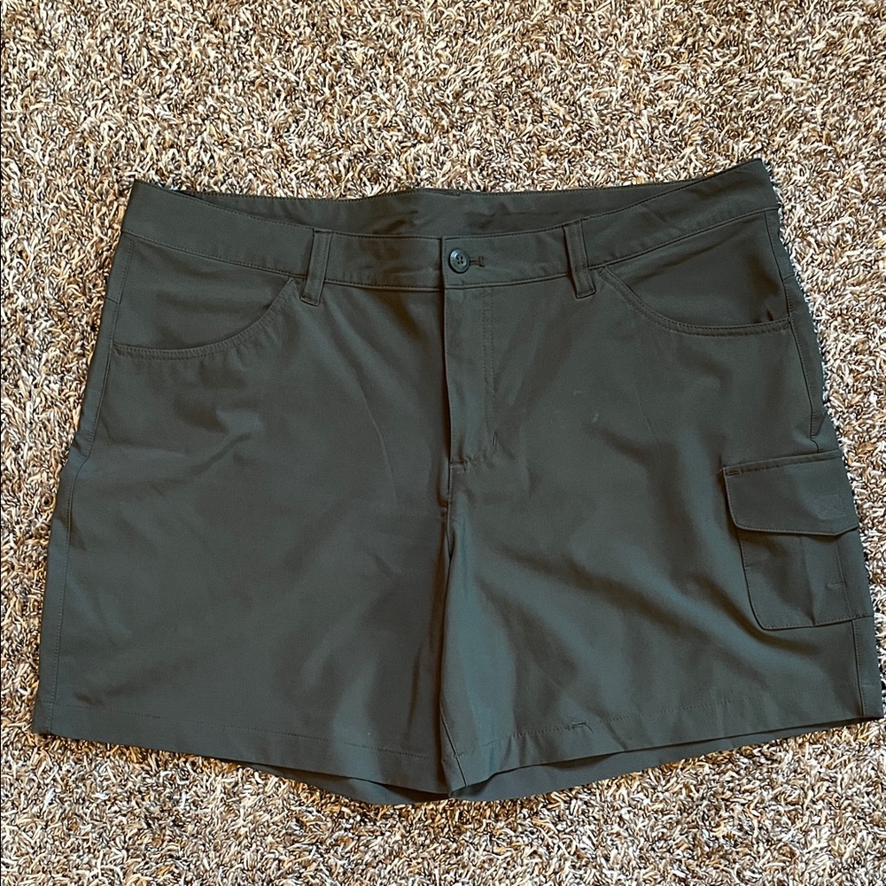 Eddie Bauer Women's Hunter Green Cargo Shorts